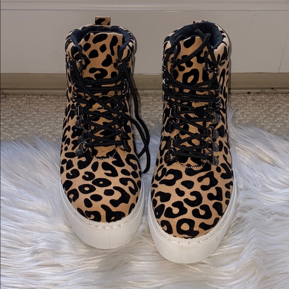 WTF Cheetah Hiphop Graffiti Print Women's High Top Shoes